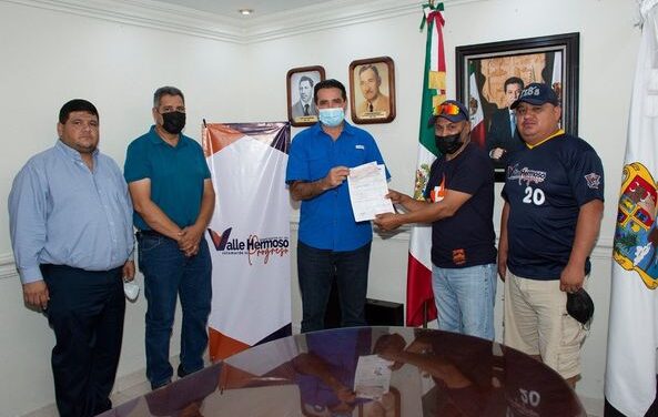 Se otorgó apoyo económico a la Liga de Softbol Municipal A.C