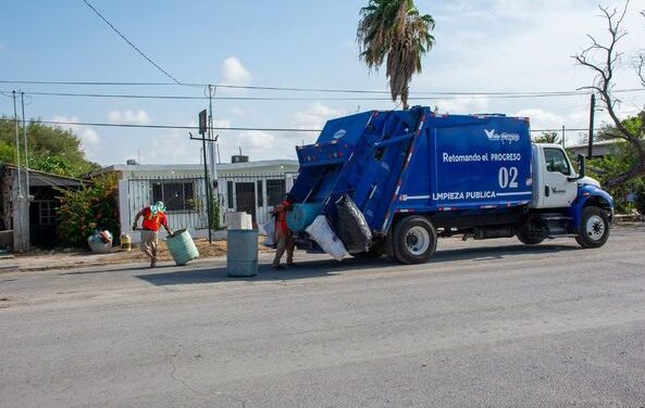 A diario personal de Limpieza Pública del Gobierno Municipal recorre calles y avenidas, para realizar la remoción de desechos sólidos, pues es elemental contar con un municipio limpio.