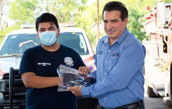 El Alcalde de Valle Hermoso estuvo compartiendo gratos momentos con los elementos del H. Escuadrón de Bomberos.