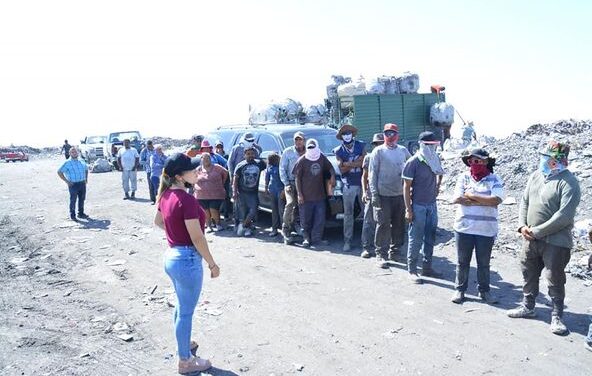 ENTREGA DE DESPENSAS A TRABAJADORES Y FAMILIAS DEL BASURERO MUNICIPAL DE RÍO BRAVO.