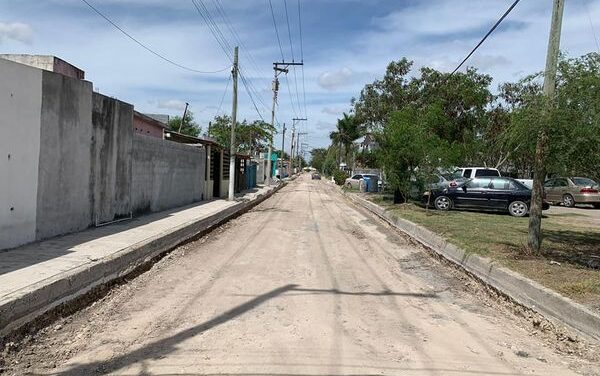Se realizan obras de revestimiento asfáltico en la calle Victoria