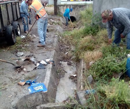 se realizan labores de limpieza en distintas áreas de Valle Hermoso.