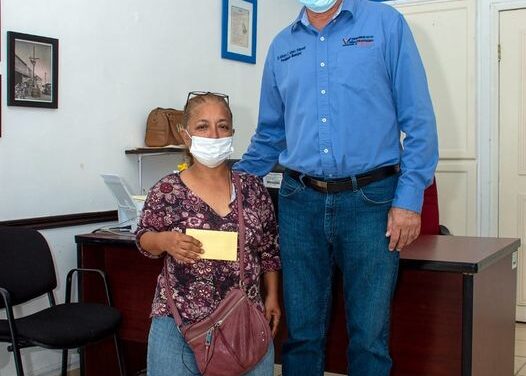 Alcalde de Valle Hermoso brinda apoyo económico al Club 18 de Marzo.