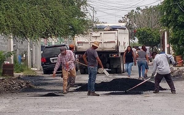 se realizan acciones propias con eficiencia y calidad, en calles de la colonia Las Flores en Valle Hermoso