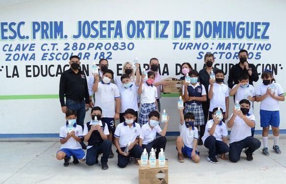 ENTREGAN SENADOR Y GOBIERNO DE RÍO BRAVO MÁS GEL DESINFECTANTE A ESCUELAS