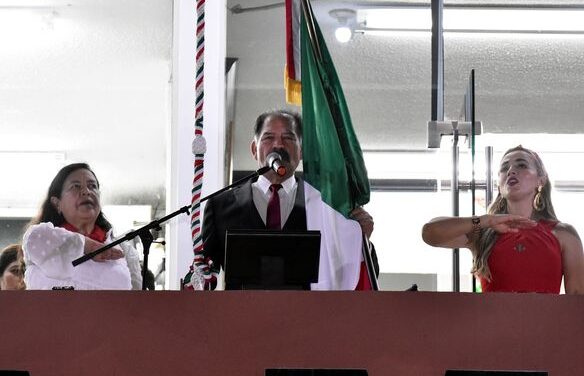 DA GOBIERNO DE RÍO BRAVO GRITO DE INDEPENDENCIA ANTE MILES DE FAMILIAS.