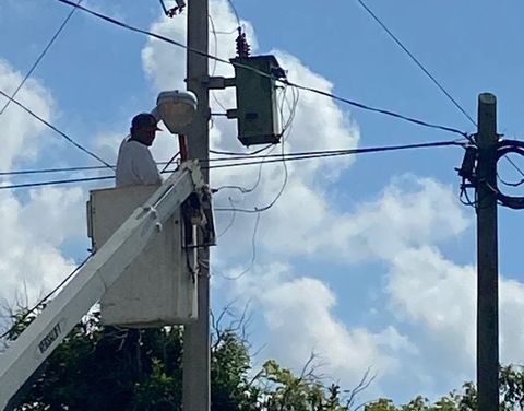 ALUMBRADO CON AVERÍAS ES REHABILITADO POR MUNICIPIO EN HIJOS DE EJIDATARIOS; FRACCIONAMIENTOS SAN JUAN Y SAN FRANCISCO