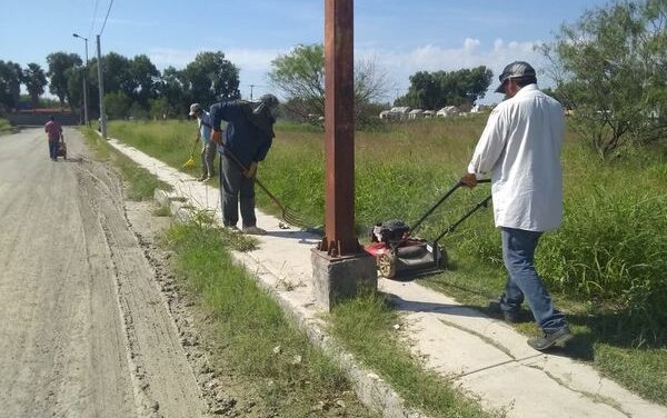 RECUPERA GOBIERNO DE RÍO BRAVO BANQUETAS EN CONQUISTADORES; FAMILIAS CIRCULAN CON MÁS SEGURIDAD