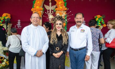 RECUERDAN CON ALTAR DE MUERTOS A PROFESIONISTAS DE LA SALUD QUE LUCHARON CONTRA COVID 19