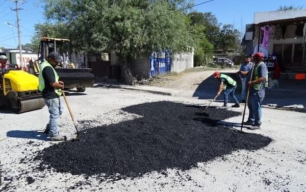 REHABILITAN VIALIDADES EN INMEDIACIONES DE TIANGUIS LAS TORRES