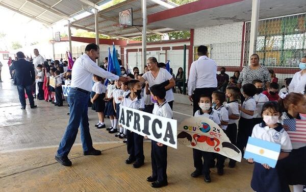 RECONOCE COMUNIDAD DE PRIMARIA MIGUEL HIDALGO APOYO DE MUNICIPIO EN INSTALACIÓN DE AIRES ACONDICIONADOS