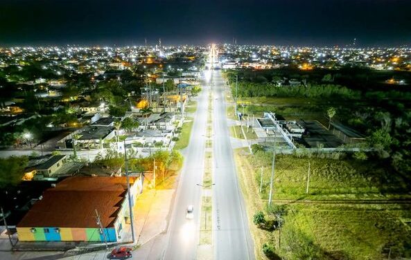 Continúan con la instalación de luminarias con tecnología LED, en Valle Hermoso.
