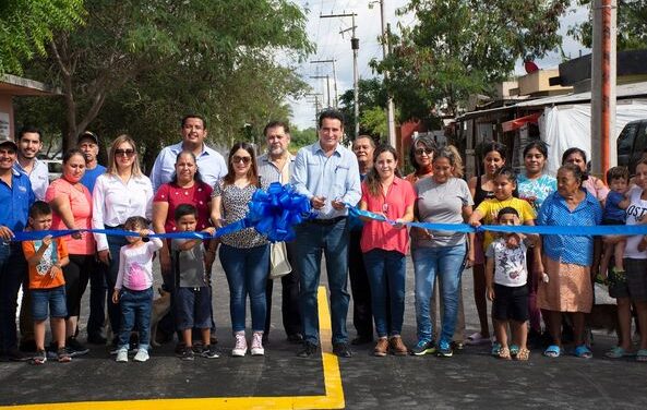 Se corta el listón, de la obra realizada en la calle Victoria desde la 5 de Mayo hasta la Santiago Guajardo, en Valle Hermoso.