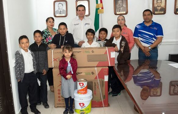 Continúan trabajando en Valle Hermoso, para mejorar las condiciones de las aulas de distintos planteles educativos