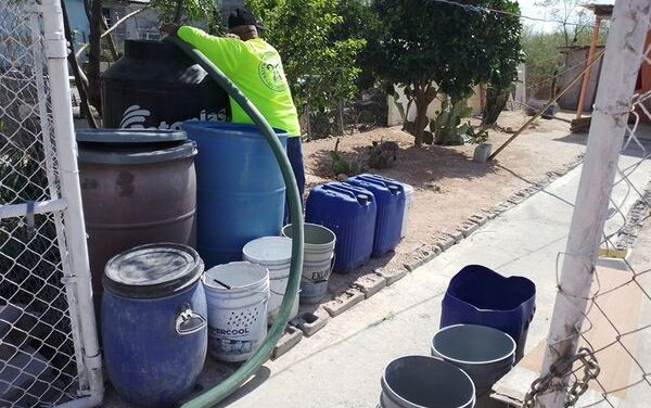 CONSTANTE SUMINISTRO DE AGUA POR PARTE DEL GOBIERNO DE RÍO BRAVO ANTE REPUNTE DE CALOR