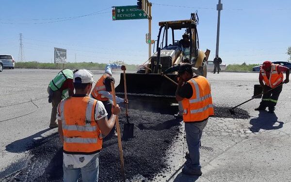 REFUERZA GOBIERNO DE RÍO BRAVO BACHEO EN LIBRAMIENTO Y COL. CUAUHTÉMOC