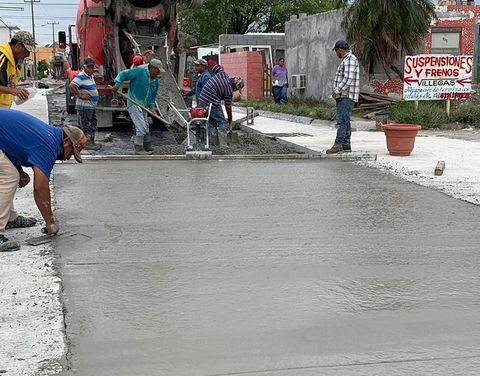 AVANZA OBRA DE PAVIMENTACION EN FRACCIONAMIENTO DEL RÍO; VECINOS ESPERARON POR 20 AÑOS