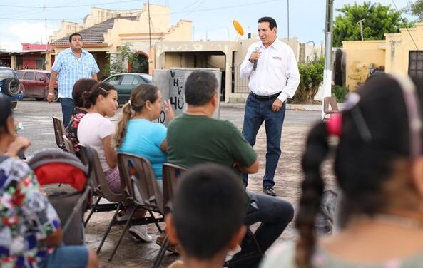 Se reúne Presidente Municipal de Valle Hermoso con vecinos del Fraccionamiento Los Fresnos.