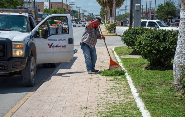 Los departamentos de Servicios Públicos realizan labores continuas en todo el municipio de Valle Hermoso.