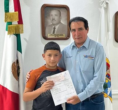 APOYA DR. ALBERTO ALANÍS, PRESIDENTE MUNICIPAL A DEPORTISTA VALLEHERMOSENSE.