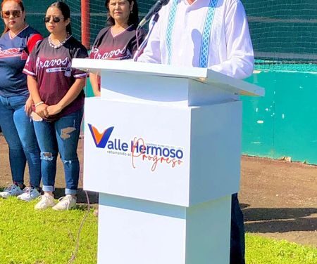 Inaugura, Dr. Alberto Alanis Villarreal el Torneo número 99 de béisbol.