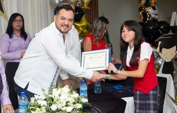 DESEA ÉXITO GOBIERNO DE RÍO BRAVO A GRADUADOS DE ESCUELA ALBERTO CARRERA TORRES.