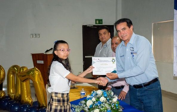 Apadrina Presidente Municipal, Dr. Alberto Alanis Villarreal a alumnos de la Primaria “Profr. Jesus Espinoza Colunga.”