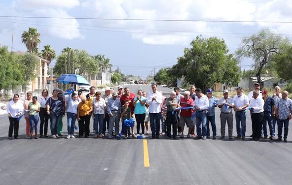 Inaugura Presidente Municipal, Dr. Alberto Alanís Villarreal, una Obra más de Pavimentación.