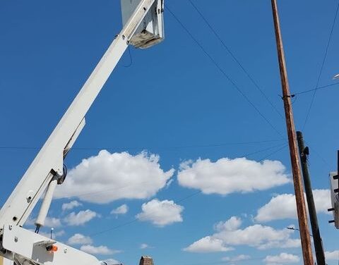 CONTINÚA MUNICIPIO CON MEJORAMIENTO DE ALUMBRADO PÚBLICO EN AVENIDAS Y PARQUES