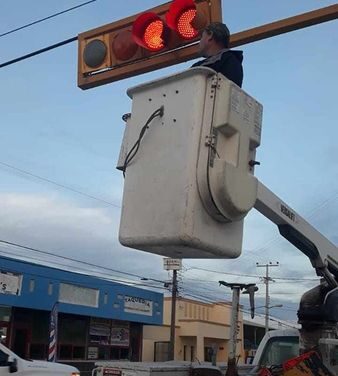 CONTINÚA MUNICIPIO CON REHABILITACIÓN DE SEMAFOROS EN ZONA CENTRO