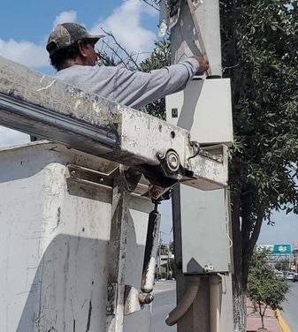 REFUERZA GOBIERNO DE RÍO BRAVO, ALUMBRADO EN DIVERSAS COLONIAS Y FRACCIONAMIENTOS