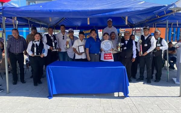 CARRERA DE MESEROS GÜERO GONGORA