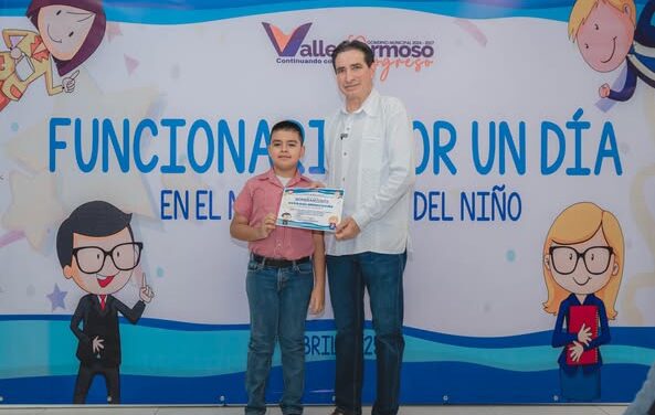 El Presidente Municipal, Dr. Alberto Alanís Villarreal, llevó a cabo con gran entusiasmo la actividad «Funcionario por un Día».