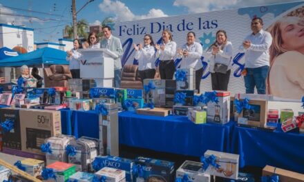 Con mucho cariño y alegría, el Presidente Municipal, Dr. Alberto Alanís Villarreal, preparó un evento muy especial para celebrar a todas las mamás de nuestro municipio