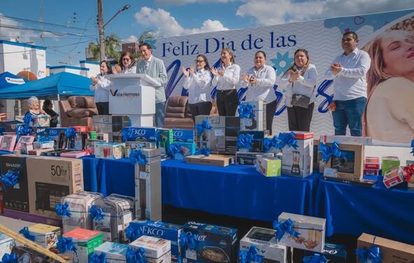 Con mucho cariño y alegría, el Presidente Municipal, Dr. Alberto Alanís Villarreal, preparó un evento muy especial para celebrar a todas las mamás de nuestro municipio