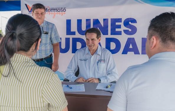El Presidente Municipal, Dr. Alberto Alanis Villarreal, atendió personalmente a los habitantes del municipio