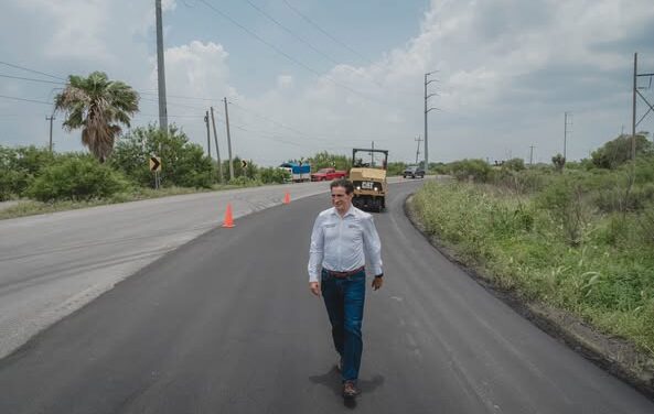 El Presidente Municipal, Dr. Alberto Alanis Villarreal implementa trabajos de reencarpetado en la carretera Valle Hermoso – Empalme