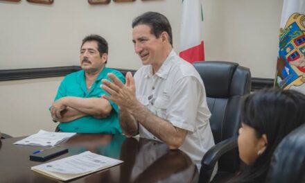 PRESIDENTE MUNICIPAL DR. ALBERTO ALANÍS VILLARREAL ENTREGA APOYO ECONOMICO AL EQUIPO SUPERMÁSTER DE LA LIGA FEMENIL LA HERRADURA