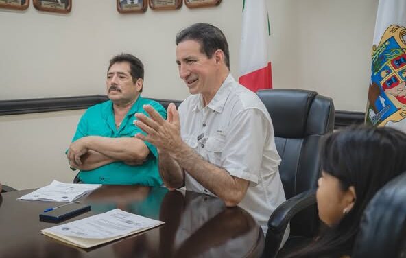 PRESIDENTE MUNICIPAL DR. ALBERTO ALANÍS VILLARREAL ENTREGA APOYO ECONOMICO AL EQUIPO SUPERMÁSTER DE LA LIGA FEMENIL LA HERRADURA