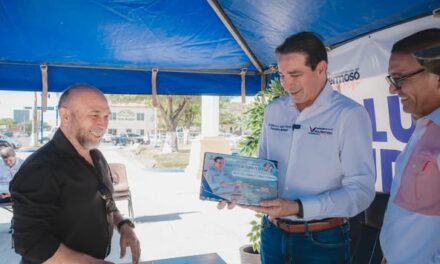 DR. ALBERTO ALANIS VILLARREAL RECIBE RECONOCIMIENTO POR PARTE DEL “GRUPO ANAHUAC”