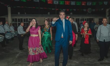 Con orgullo y emoción, nuestro Presidente Municipal, Dr. Alberto Alanís Villarreal llevó a cabo el Grito de Independencia en El Ejido Ensenada