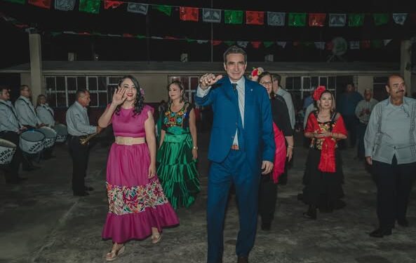 Con orgullo y emoción, nuestro Presidente Municipal, Dr. Alberto Alanís Villarreal llevó a cabo el Grito de Independencia en El Ejido Ensenada