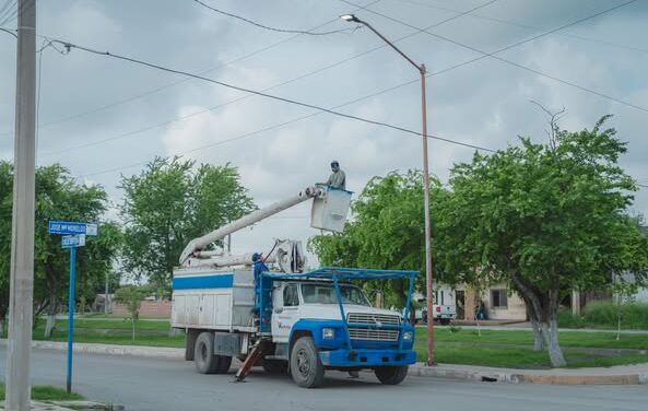 Por indicaciones de nuestro Presidente Municipal, Dr. Alberto Alanís Villarreal, seguimos con las actividades del Departamento de Alumbrado Público