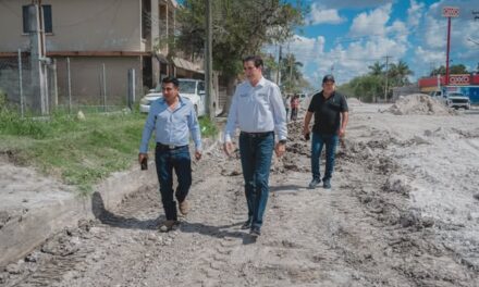 El Presidente Municipal, Dr. Alberto Alanís Villarreal, recorrió la calle Juárez para supervisar los avances de las obras que se realizan en este importante sector de nuestra ciudad.
