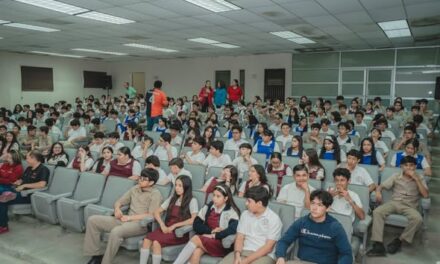 Hoy disfrutamos de la presentación de la obra de teatro “Cazando Estrellas en Bicicleta”