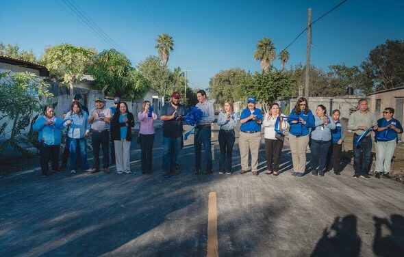 EL PRESIDENTE MUNICIPAL DR. ALBERTO ALANÍS VILLARREAL INAUGURA LA CALLE PRIVADA RÍO BRAVO ENTRE CALLE COAHUILA Y BRECHA 118 EN LA COL. VICENTE GUERRERO 