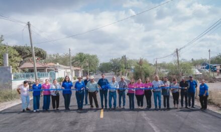 EL PRESIDENTE MUNICIPAL INAUGURA LA PAVIMENTACIÓN DE LA CALLE DURANGO.