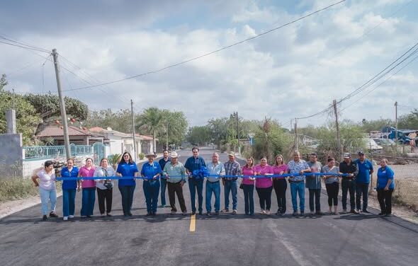 EL PRESIDENTE MUNICIPAL INAUGURA LA PAVIMENTACIÓN DE LA CALLE DURANGO.