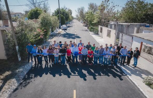 Dr. Alberto Alanís Villarreal inicia el año inaugurando importante Obra de Pavimentación.