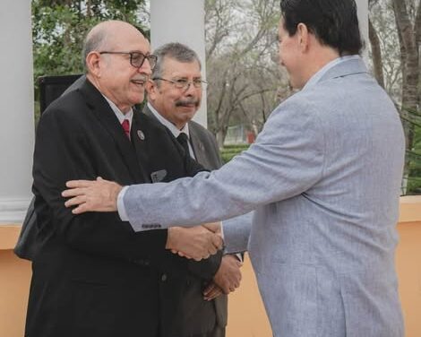 El Presidente Municipal, Dr. Alberto Enrique Alanis Villarreal, en coordinación con la R:. L:. S:. Lic. Teódulo Montemayor N° 43, realizó la donación de un Hemiciclo a la Comunidad de Anáhuac